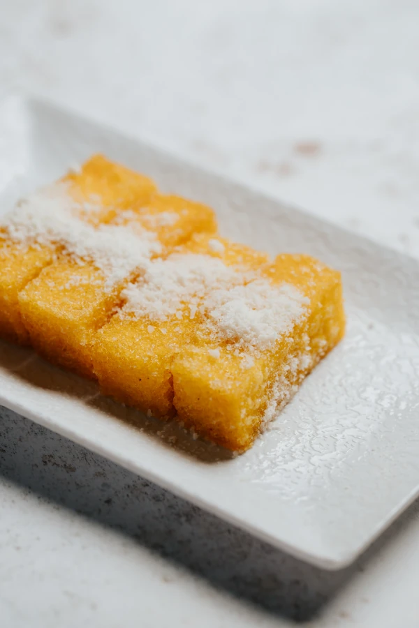 Polenta frita con parmesano